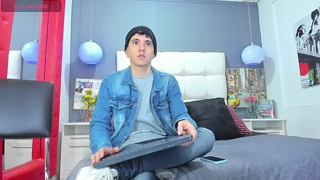 Snapshot of Matteo12_ chatting on 10-25-25, 03:36 Matteo12 online show from 10-25-25, 03:36