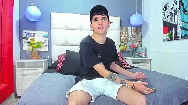 Snapshot of Matteo12_ chatting on 10-26-25, 04:51 Matteo12 online show from 10-26-25, 04:51