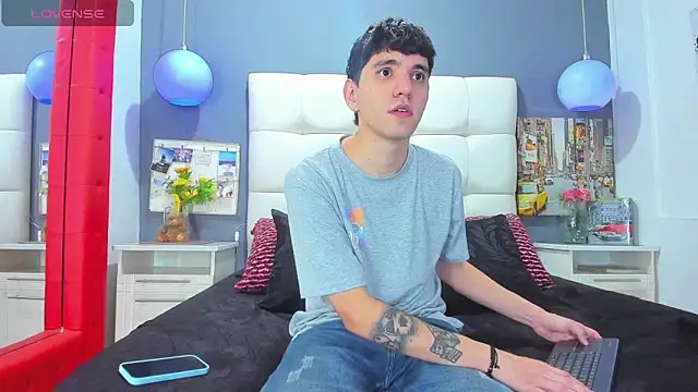 Snapshot of Matteo12_ chatting on 10-28-25, 02:59 Matteo12 online show from 10-28-25, 02:59