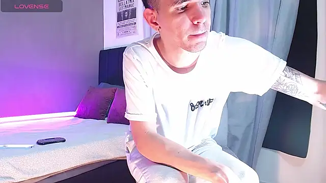 Snapshot of Matteo12_ chatting on 11-10-25, 07:29 Matteo12 online show from 11-10-25, 07:29