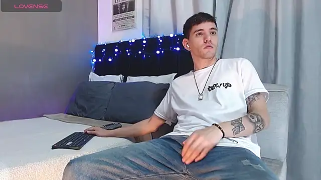 Snapshot of Matteo12_ chatting on 11-20-25, 04:45 Matteo12 online show from 11-20-25, 04:45