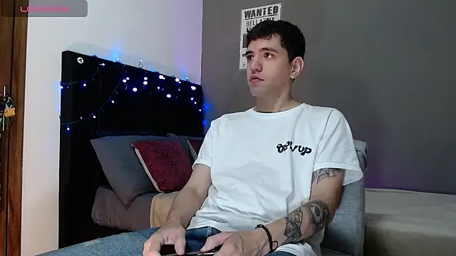 Snapshot of Matteo12_ chatting on 12-03-25, 11:41 Matteo12 online show from 12-03-25, 11:41