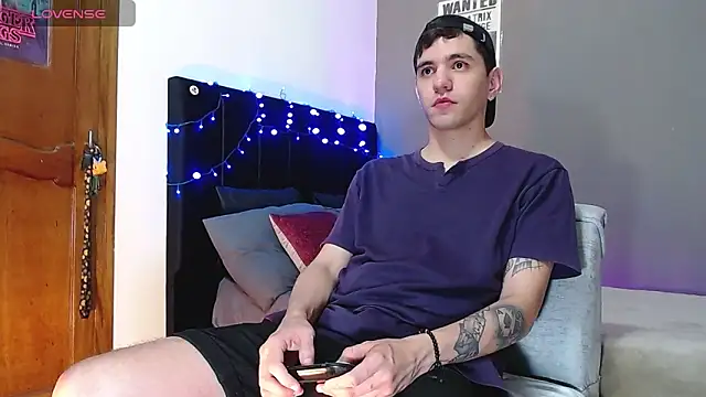 Snapshot of Matteo12_ chatting on 12-04-25, 04:22 Matteo12 online show from 12-04-25, 04:22