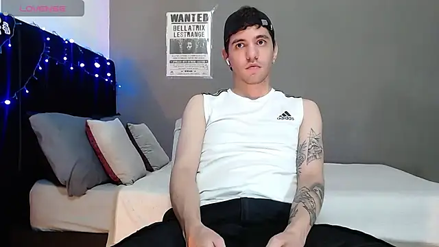 Matteo12  online show from 12-18-25, 05:24