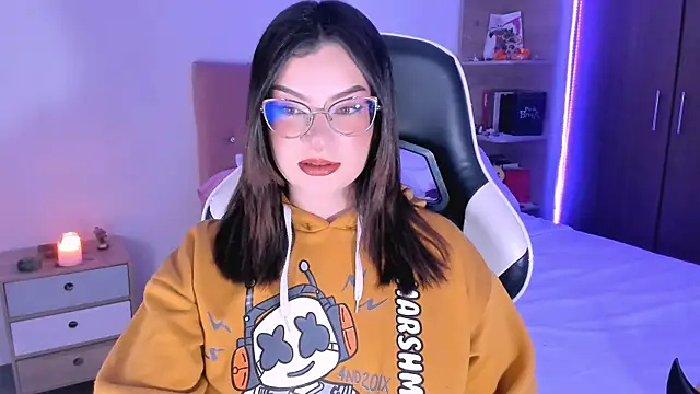 OphelianaRose33 online show from 10-10-25, 09:14