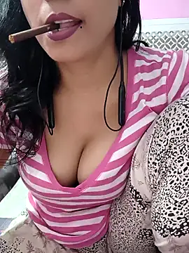 Snapshot of Divya_Bharti chatting on 09-11-25, 03:28 Divya Bharti online show from 09-11-25, 03:28