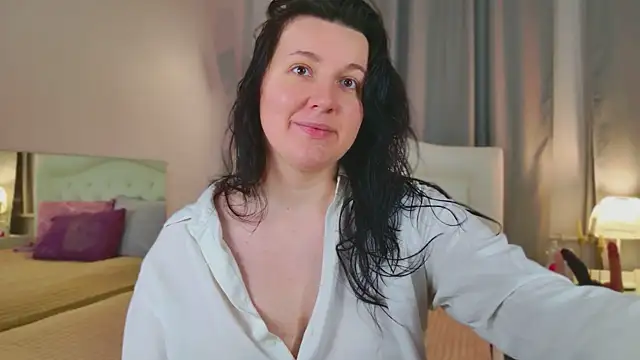 love me  tonight  online show from 10-25-25, 10:04