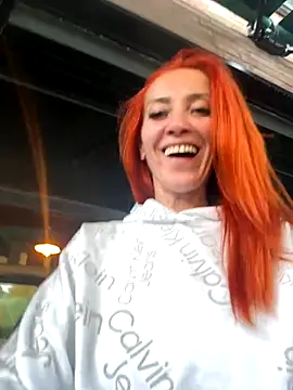 Snapshot of MikaelaBloom chatting on 10-11-25, 04:27 MikaelaBloom online show from 10-11-25, 04:27