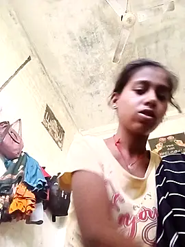 Snapshot of Saniye-143 chatting on 09-10-25, 05:18 Saniye-143 online show from 09-10-25, 05:18