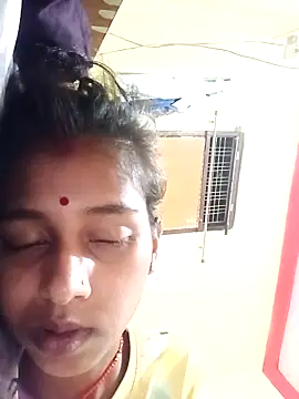 Snapshot of Saniye-143 chatting on 10-14-25, 05:58 Saniye-143 online show from 10-14-25, 05:58