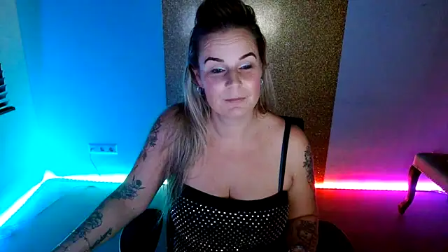 Mrs-Aurora online show from 12-04-25, 07:33