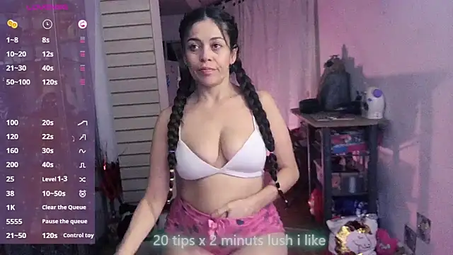 Snapshot of xinamora chatting on 10-26-25, 03:23 xinamora online show from 10-26-25, 03:23