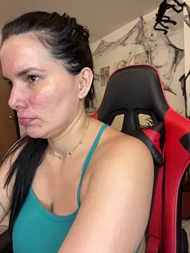 Snapshot of carol_cruz133 chatting on 10-15-25, 11:27 carol cruz133 online show from 10-15-25, 11:27