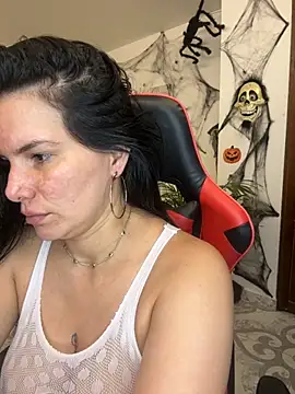 Snapshot of carol_cruz133 chatting on 10-20-25, 11:27 carol cruz133 online show from 10-20-25, 11:27