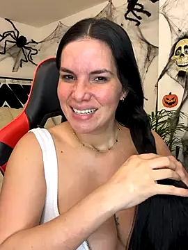 Snapshot of carol_cruz133 chatting on 10-25-25, 11:21 carol cruz133 online show from 10-25-25, 11:21