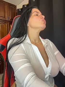 Snapshot of carol_cruz133 chatting on 11-15-25, 11:21 carol cruz133 online show from 11-15-25, 11:21