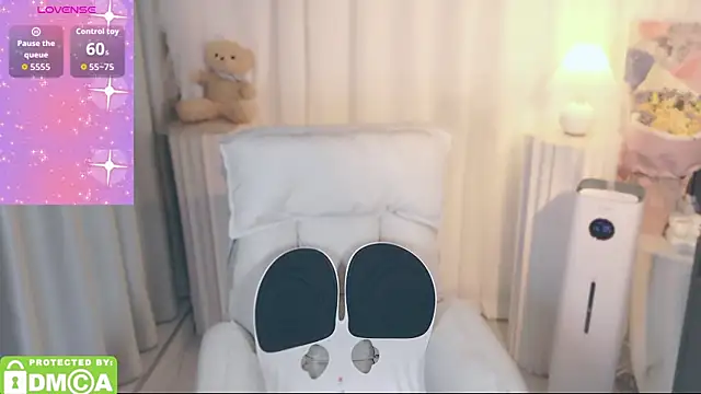 Snapshot of Seven-76 chatting on 12-05-25, 04:03 Seven-76 online show from 12-05-25, 04:03