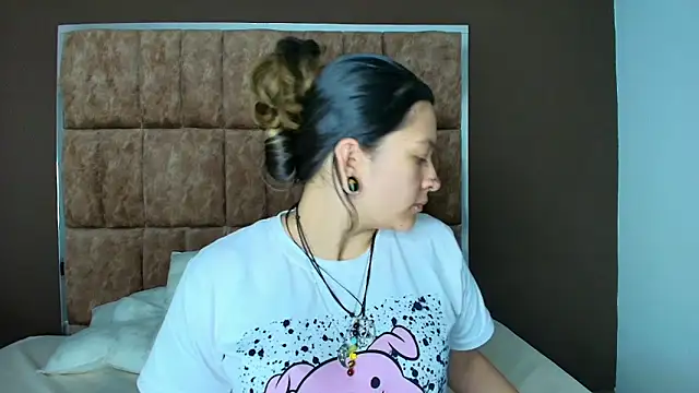 Kitty ravee online show from 10-12-25, 12:53