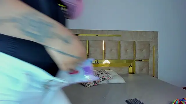 Kitty ravee online show from 01-14-26, 03:01