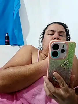 Snapshot of yaneth_ chatting on 10-18-25, 10:27 yaneth online show from 10-18-25, 10:27