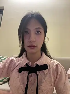 Snapshot of Lil-Gi chatting on 09-17-25, 03:35 Lil-Gi online show from 09-17-25, 03:35