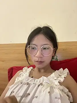 Snapshot of Lil-Gi chatting on 09-23-25, 02:20 Lil-Gi online show from 09-23-25, 02:20