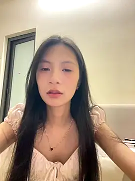 Snapshot of Lil-Gi chatting on 10-03-25, 03:31 Lil-Gi online show from 10-03-25, 03:31