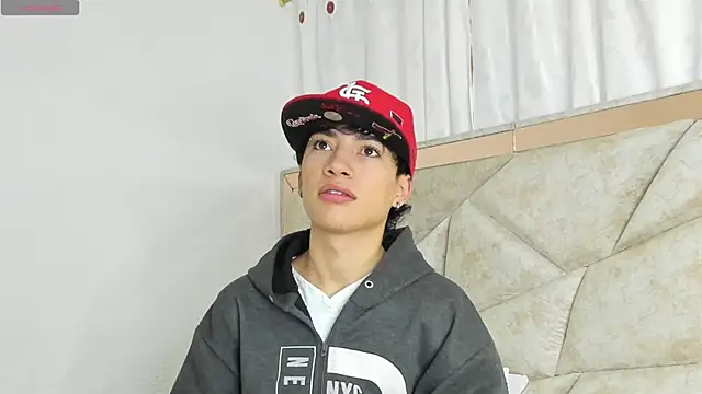 Snapshot of Thiago_Divine_ chatting on 09-17-25, 01:13 Thiago Divine online show from 09-17-25, 01:13