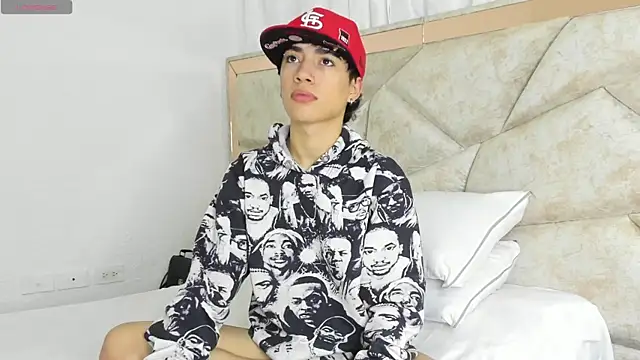 Snapshot of Thiago_Divine_ chatting on 09-18-25, 01:35 Thiago Divine online show from 09-18-25, 01:35