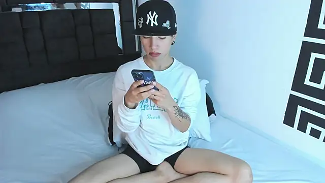 Snapshot of Thiago_Divine_ chatting on 09-25-25, 03:38 Thiago Divine online show from 09-25-25, 03:38