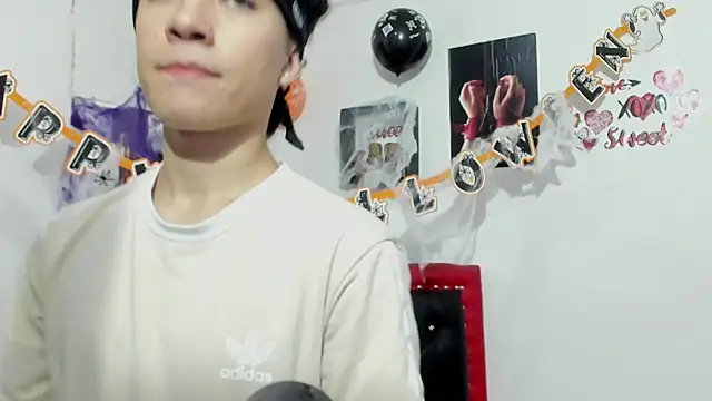 Snapshot of Thiago_Divine_ chatting on 10-18-25, 09:04 Thiago Divine online show from 10-18-25, 09:04