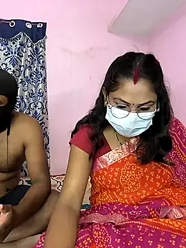 Snapshot of Lovlycouple1 chatting on 10-22-25, 05:13 Lovlycouple1 online show from 10-22-25, 05:13