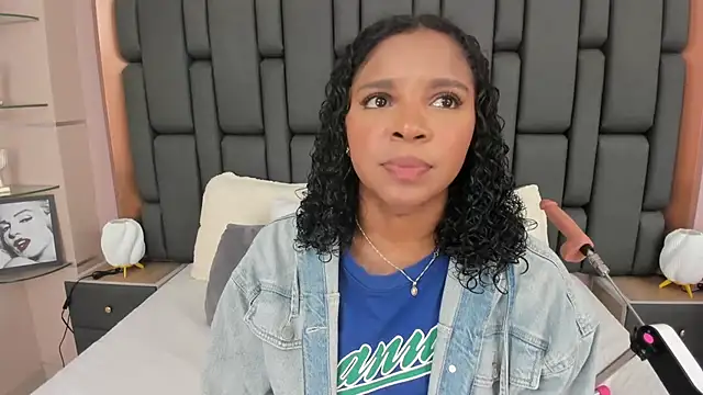 LisaMendez online show from 10-24-25, 03:47