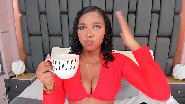 LisaMendez online show from 10-31-25, 04:02