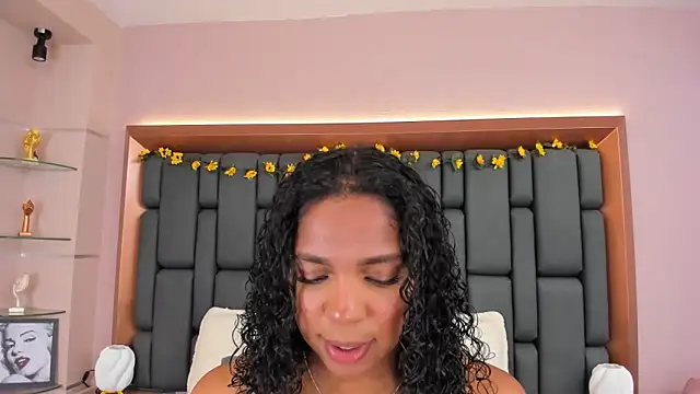 LisaMendez online show from 11-20-25, 03:50