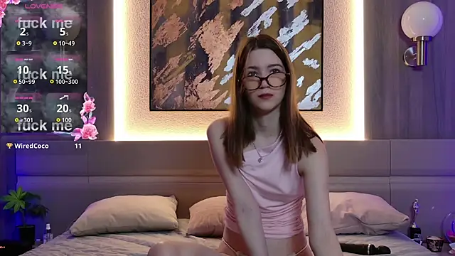 Snapshot of Alison_kisss chatting on 11-25-25, 01:44 Alison kisss online show from 11-25-25, 01:44