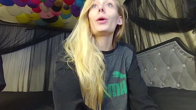 Lola BugsBunny online show from 10-29-25, 02:19