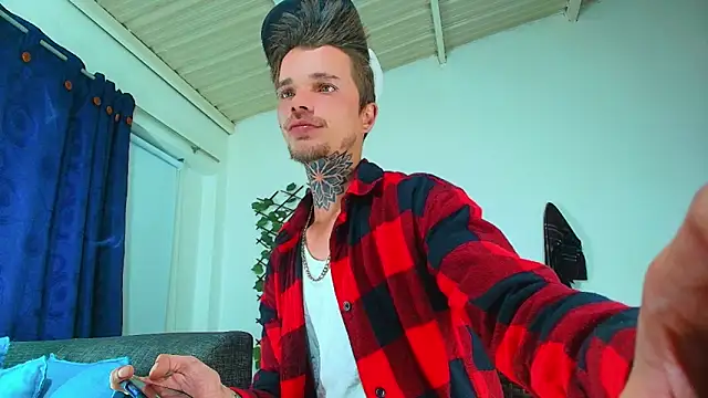 Snapshot of Gold_Loyal77 chatting on 09-18-25, 04:58 Gold Loyal77 online show from 09-18-25, 04:58