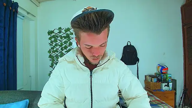 Snapshot of Gold_Loyal77 chatting on 10-09-25, 04:10 Gold Loyal77 online show from 10-09-25, 04:10