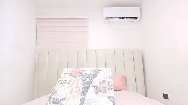 chloe leroy  online show from 11-24-25, 11:54