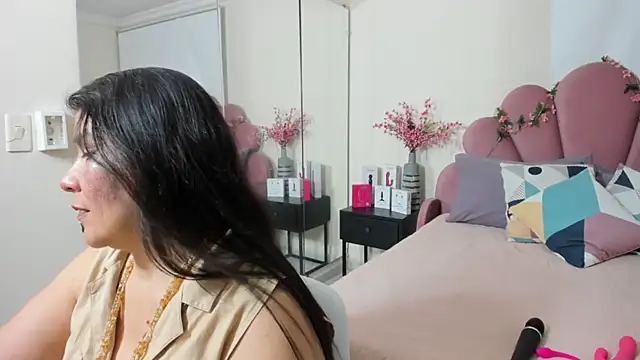 kiraGeiner online show from 01-08-26, 07:16