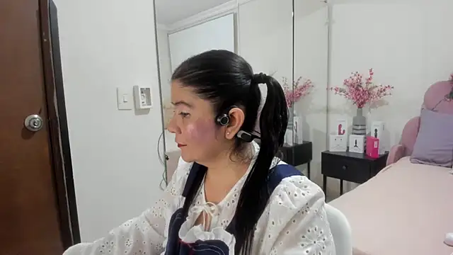 kiraGeiner online show from 01-15-26, 08:01