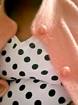 Snapshot of RasiliJodi chatting on 12-15-25, 04:22 RasiliJodi online show from 12-15-25, 04:22