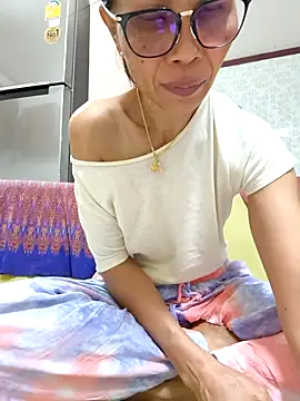 Snapshot of Mama_Eva_1 chatting on 10-26-25, 10:04 Mama Eva 1 online show from 10-26-25, 10:04