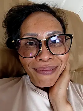 Snapshot of Mama_Eva_1 chatting on 11-04-25, 03:38 Mama Eva 1 online show from 11-04-25, 03:38