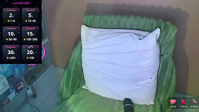 Snapshot of skinny_gracie chatting on 02-24-26, 11:14 skinny gracie online show from 02-24-26, 11:14