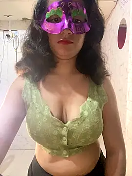 Snapshot of MONA_0213 chatting on 10-17-25, 06:43 MONA 0213 online show from 10-17-25, 06:43