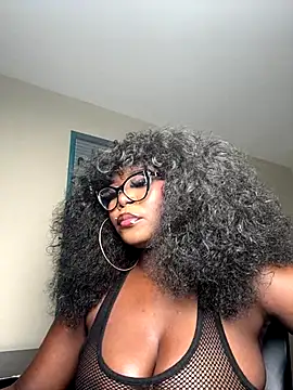 WomanNextdoor1 online show from 11-18-25, 11:58