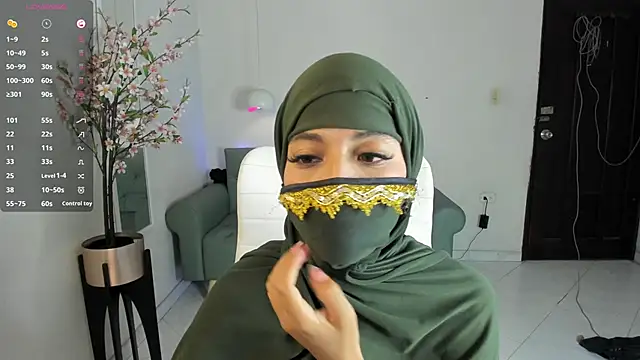 leila whisper online show from 09-10-25, 06:52