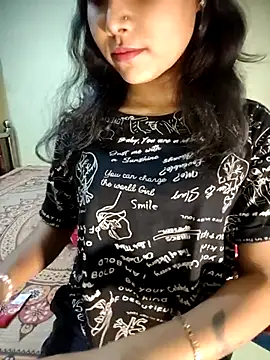 Snapshot of Snaya-baby chatting on 10-15-25, 06:30 Snaya-baby online show from 10-15-25, 06:30